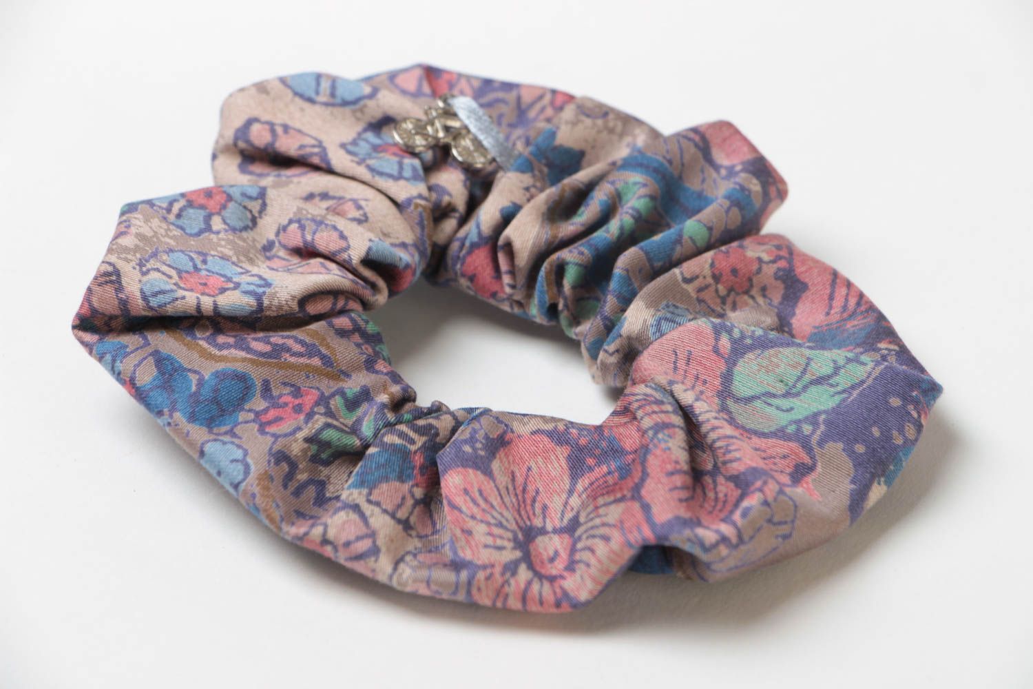 Élastique à cheveux en coton à motif floral fait main original avec pendeloque photo 3