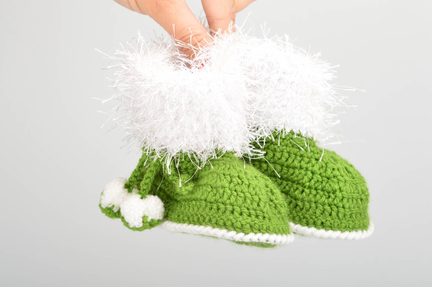 Chaussons bébé tricotés faits main en acrylique verts originaux pour garçon photo 3