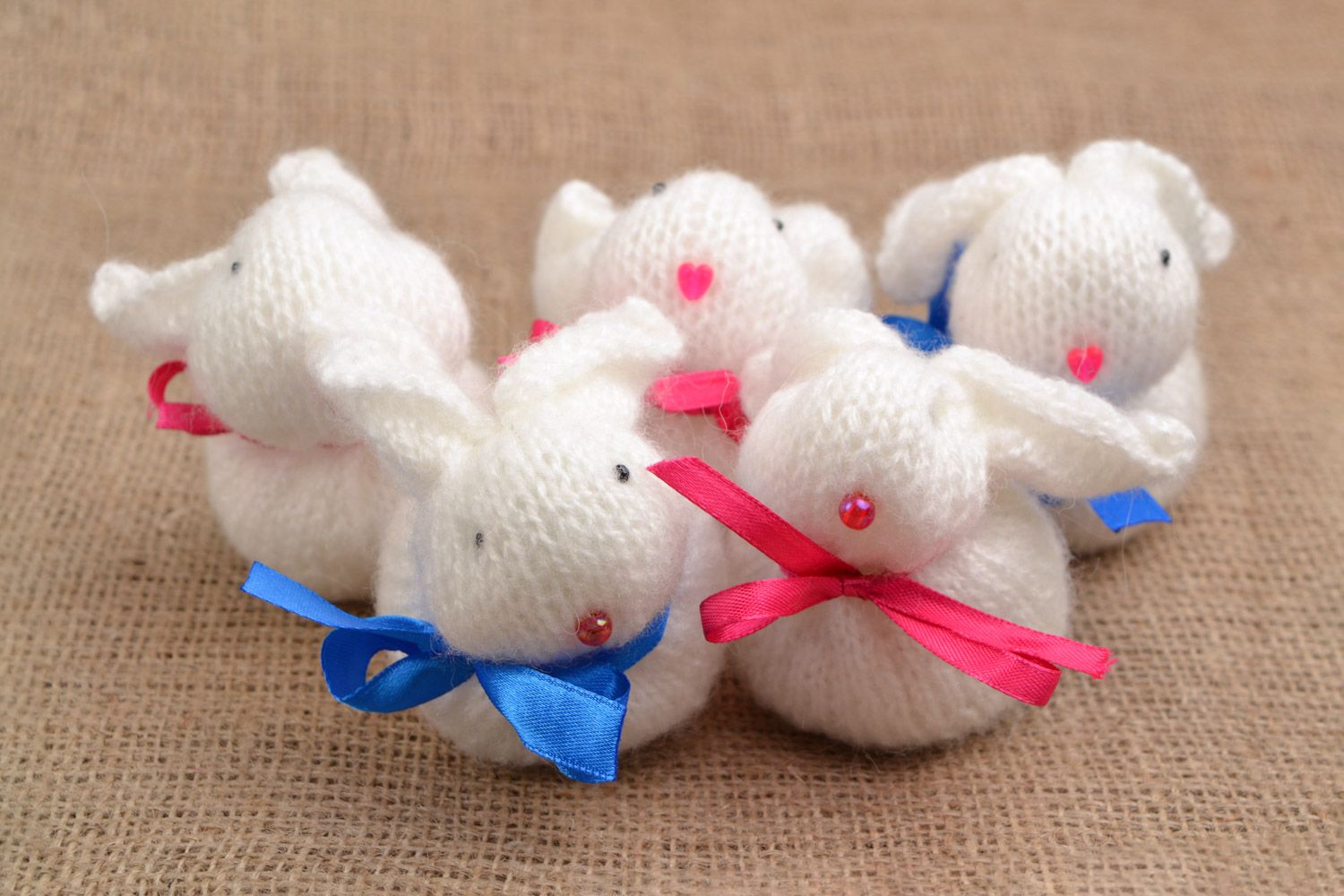 Ensemble de peluches lapins blancs tricotées en angora fait main 5 pièces photo 1
