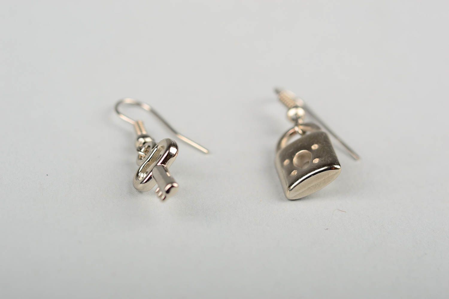 Stylish handmade metal earrings costume jewelry cool accessories for girls photo 1