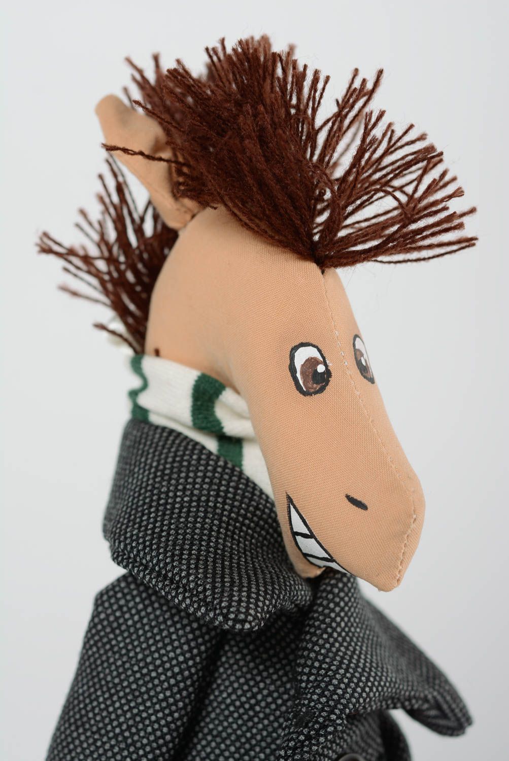 Мягкая оригинальная тканевая игрушка конь в пальто из хлопковой ткани хэнд мэйд фото 2