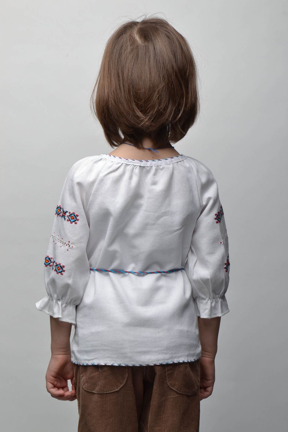 Camisa bordada con motivos vegetales para niña de 5-7 años de edad foto 4