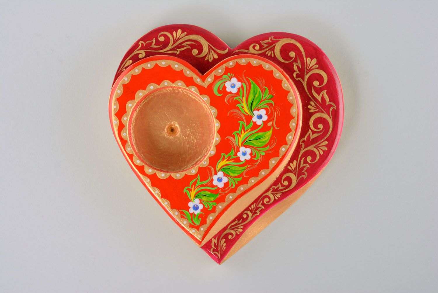 Heart-shaped wooden candlestick photo 5