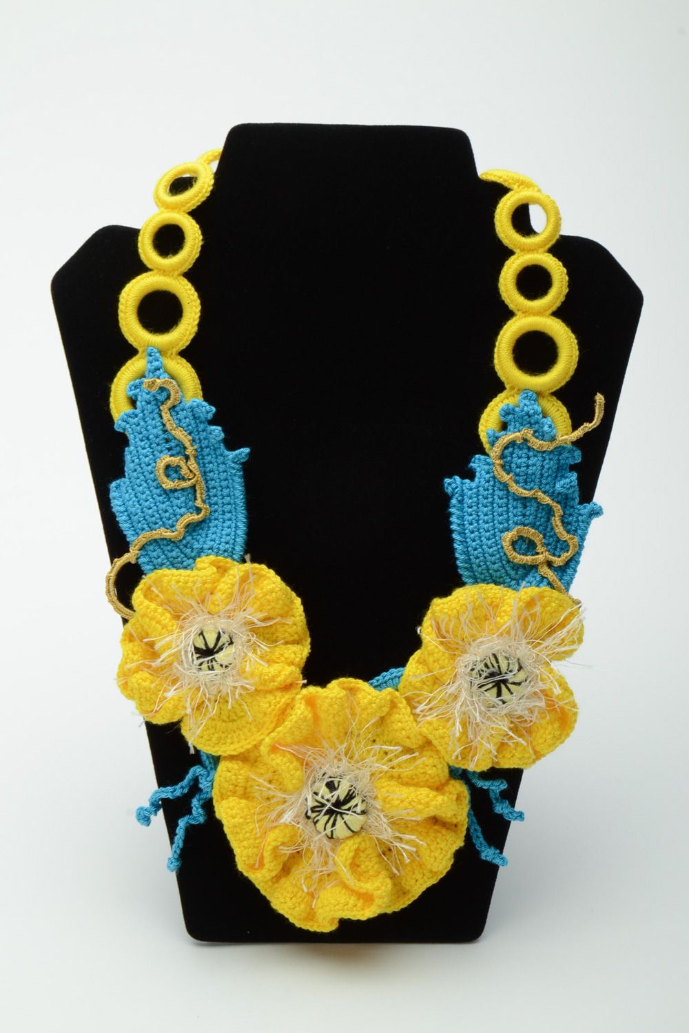 Gros collier tricoté au crochet design avec fleurs fait main jaune bleu  photo 1