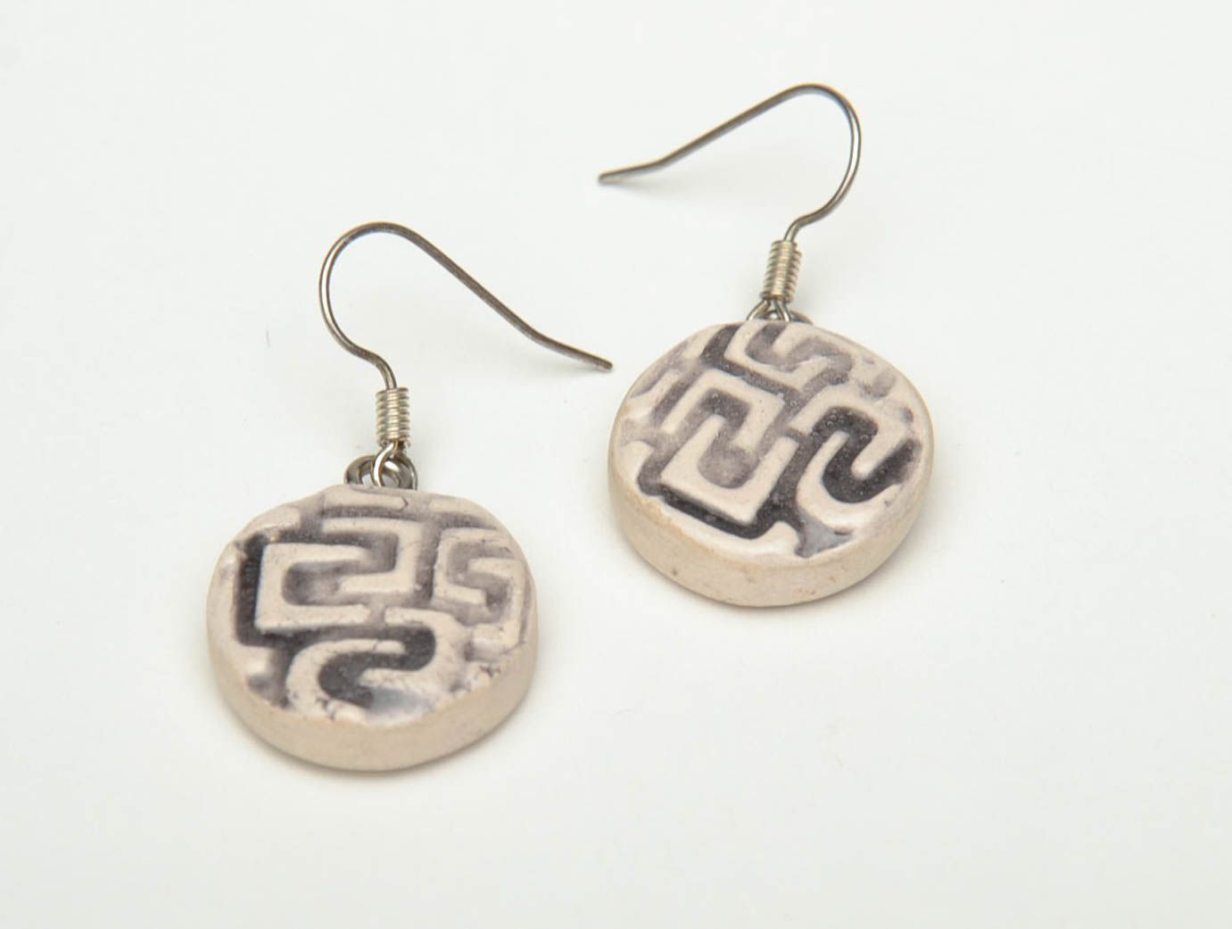 Round clay earrings in ethnic style photo 2