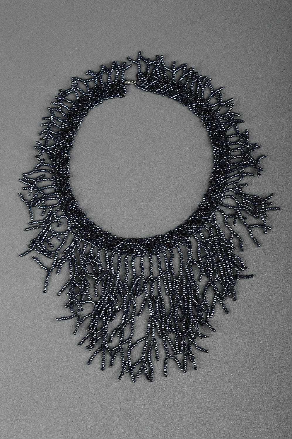 Колье из бисера украшение ручной работы ожерелье из бисера черное красивое фото 1