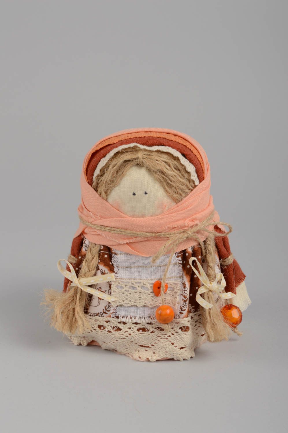 Handgemachte Ethno Puppe aus Textil mit Korn und Spitze Amulett für Haus foto 2