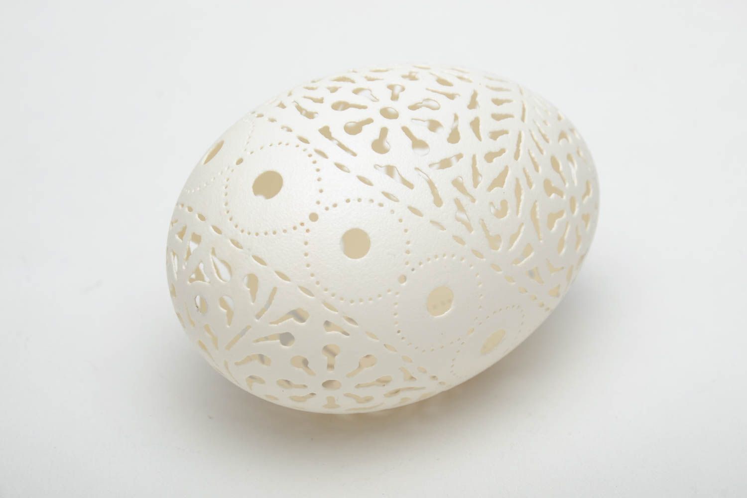 Engraved goose egg with floral motives photo 4