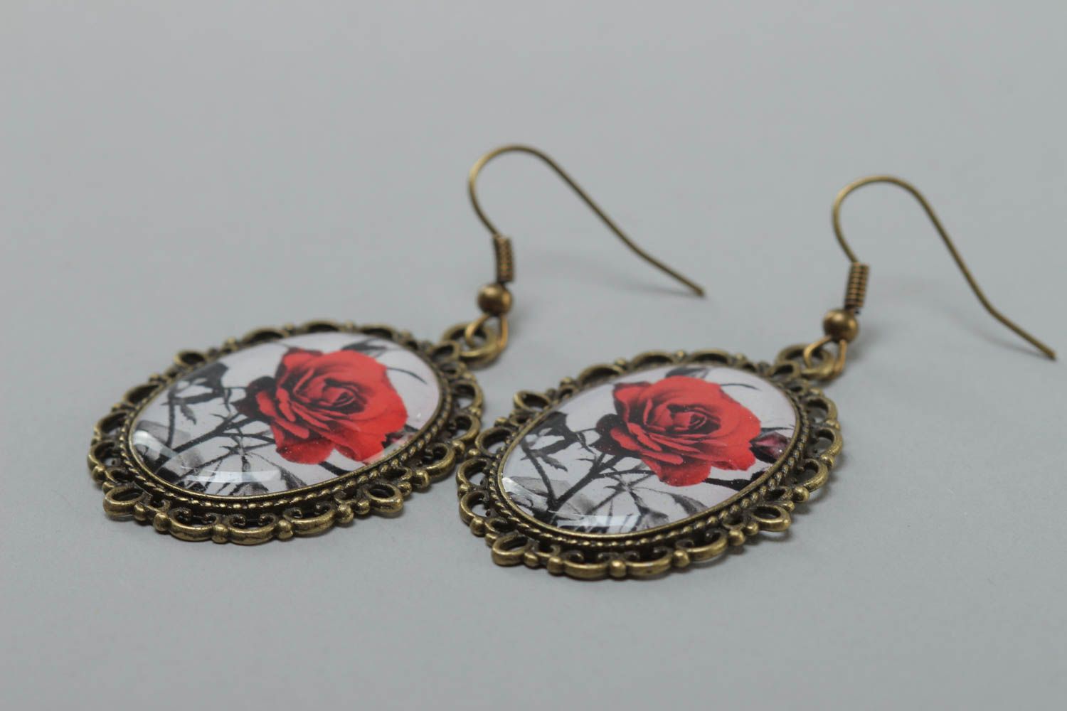 Beautiful vintage egg-shaped earrings made of glass glaze with a picture of red rose photo 3