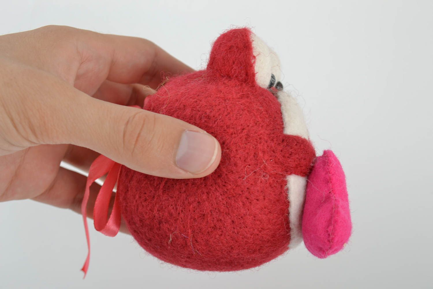 Figurine en laine feutrée grenouille rouge avec coeur faite main originale photo 2