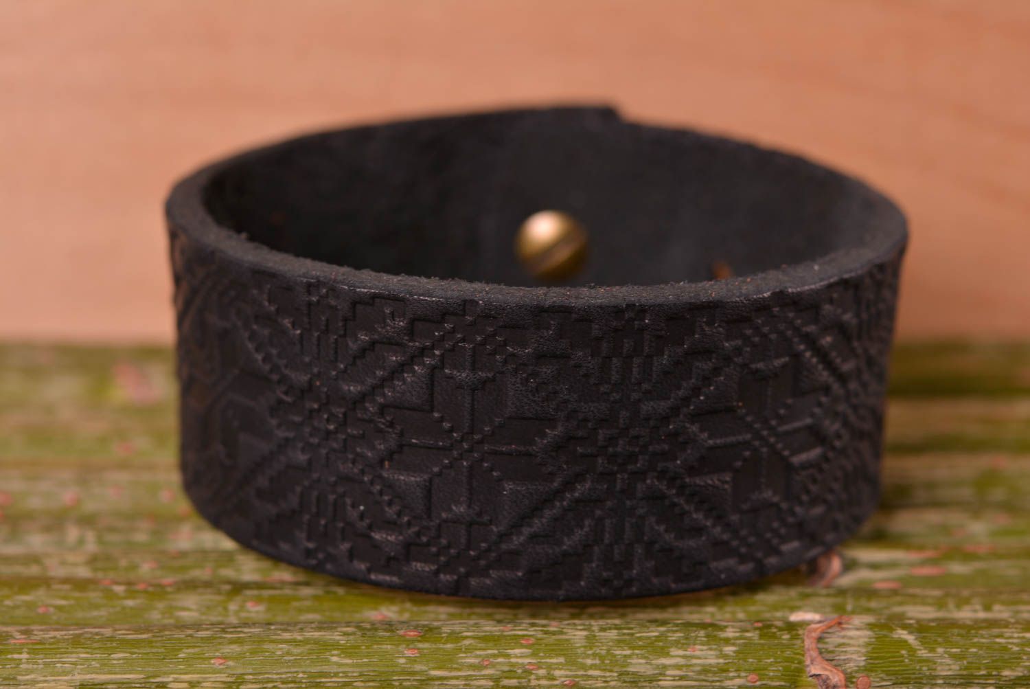 Кожаный браслет ручной работы украшение из кожи черный браслет на руку фото 1
