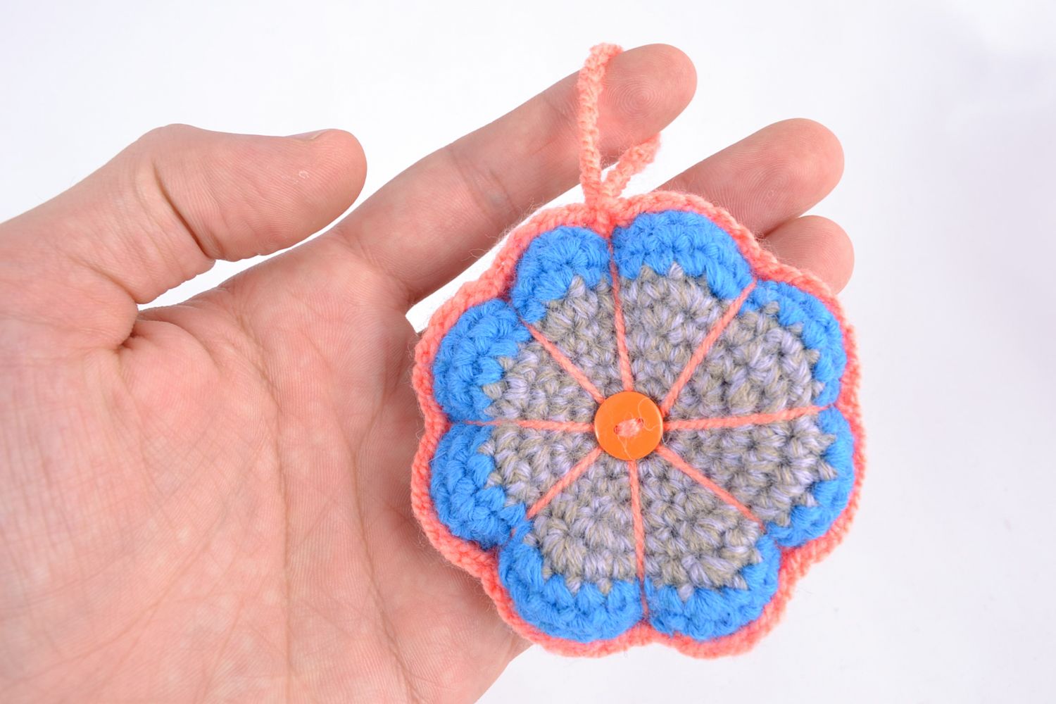 Giocattolo a maglia fatto a mano pupazzo morbido a forma di fiore con occhiello foto 2