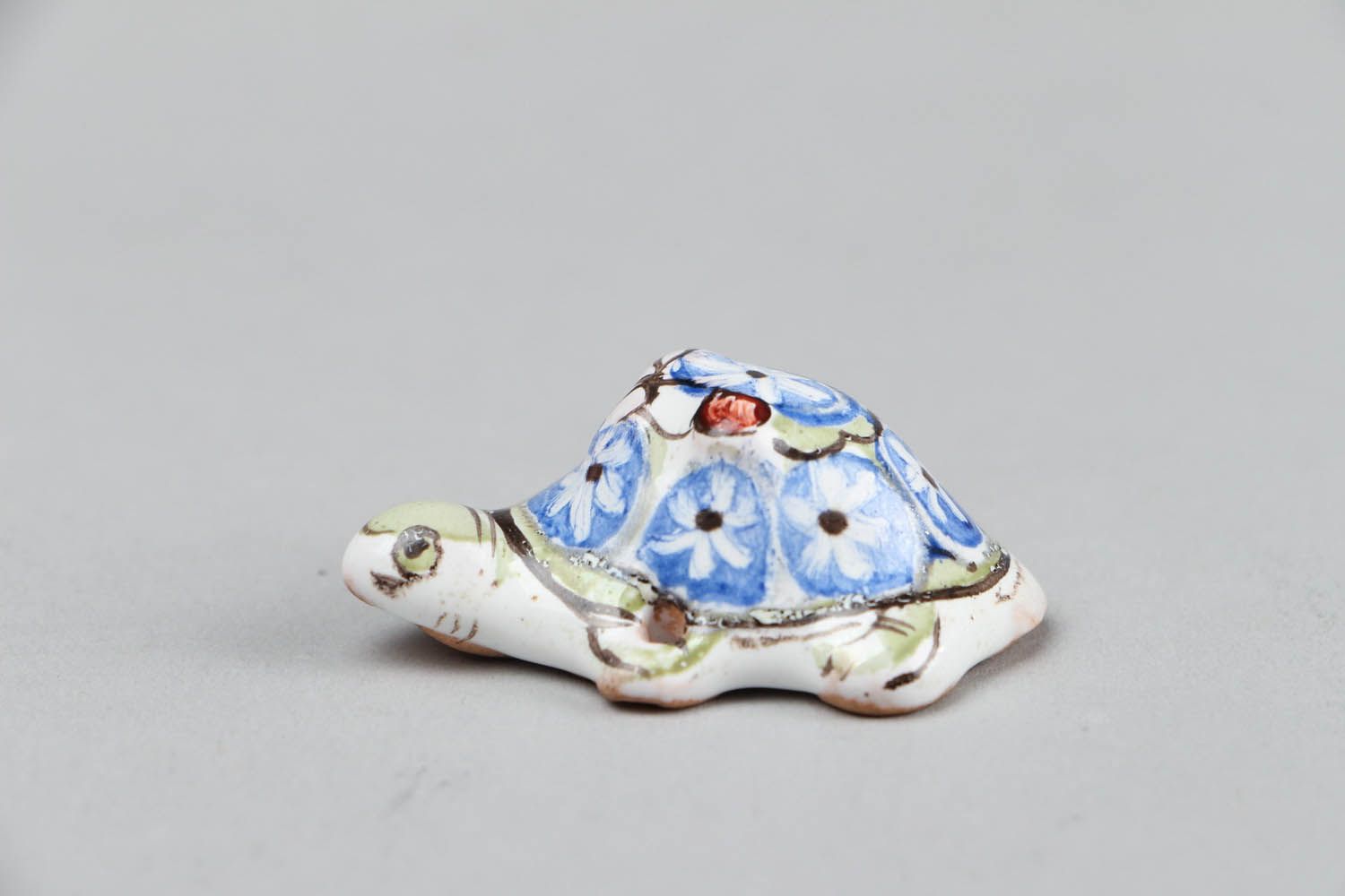 Petite figurine tortue faite en argile photo 2