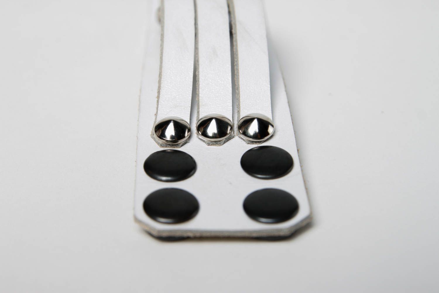 Bracelet cuir Bijou fait main blanc Accessoires design large de créateur photo 4