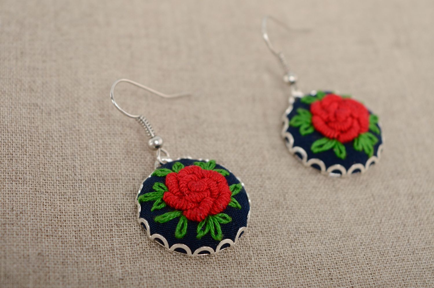 Rococo embroidered earrings and pendant photo 4