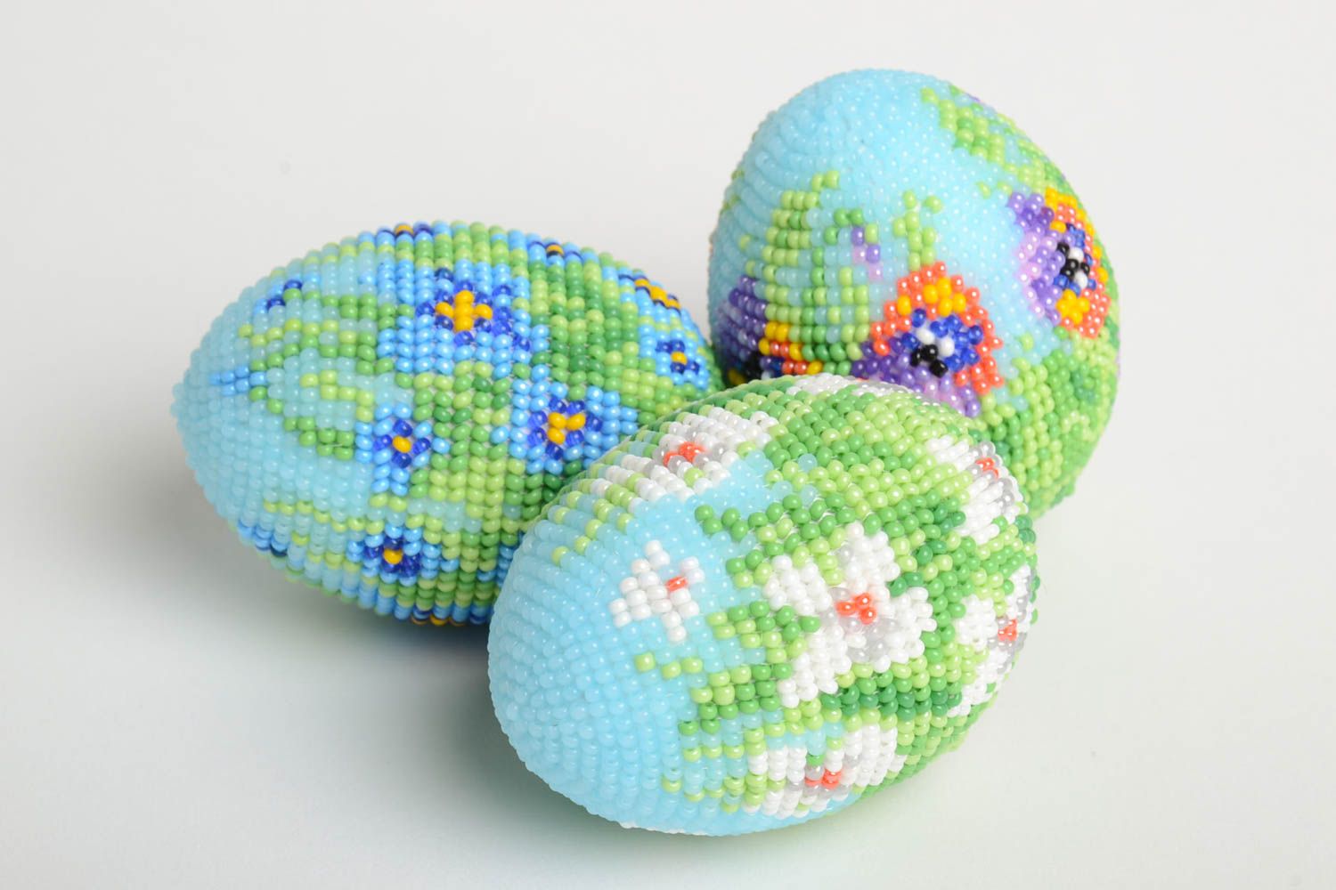 Яйца из бисера пасхальные сувениры ручной работы декоративные элементы набор  фото 4