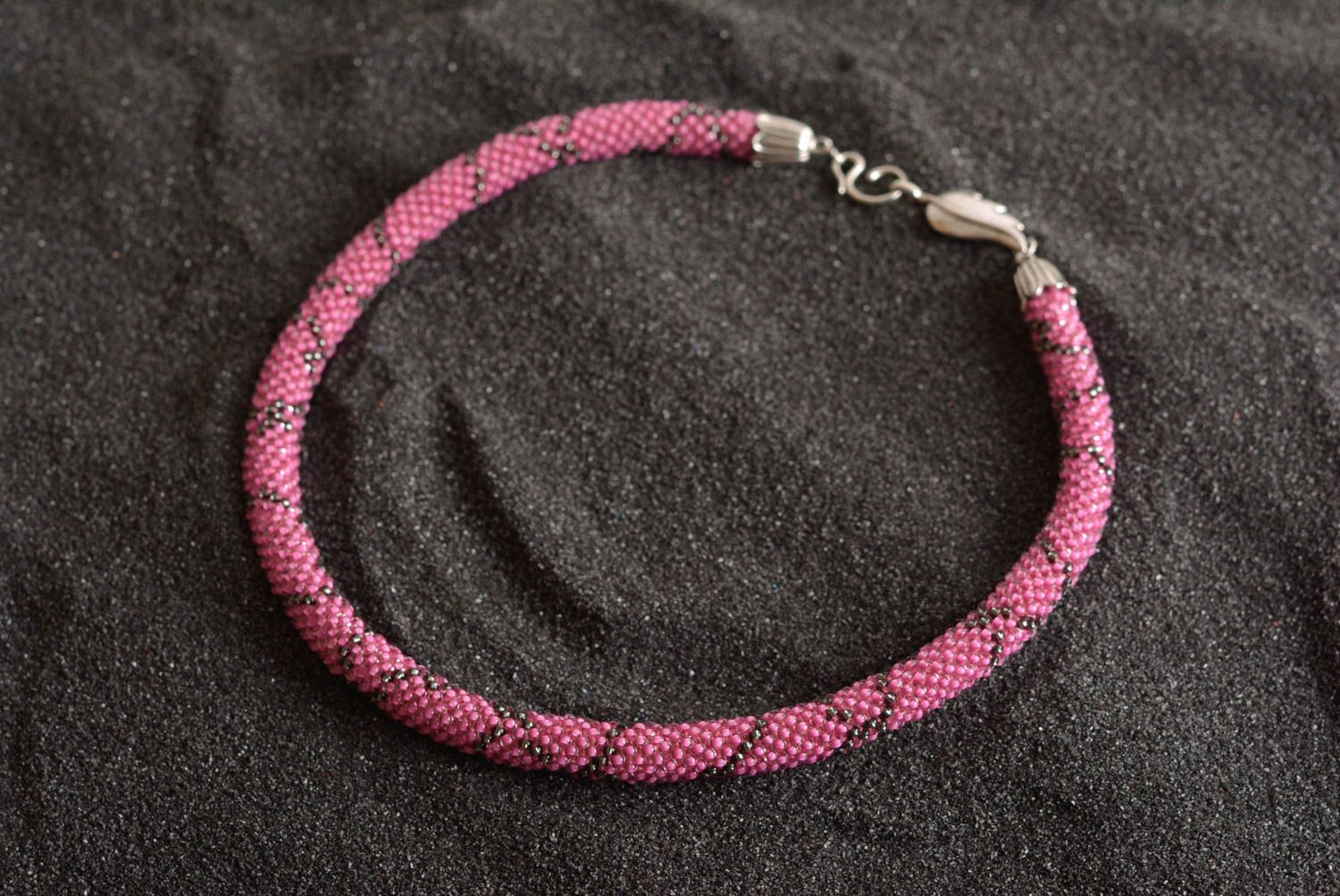 Collier spirale Bijou fait main rose en perles de rocaille Cadeau femme photo 1