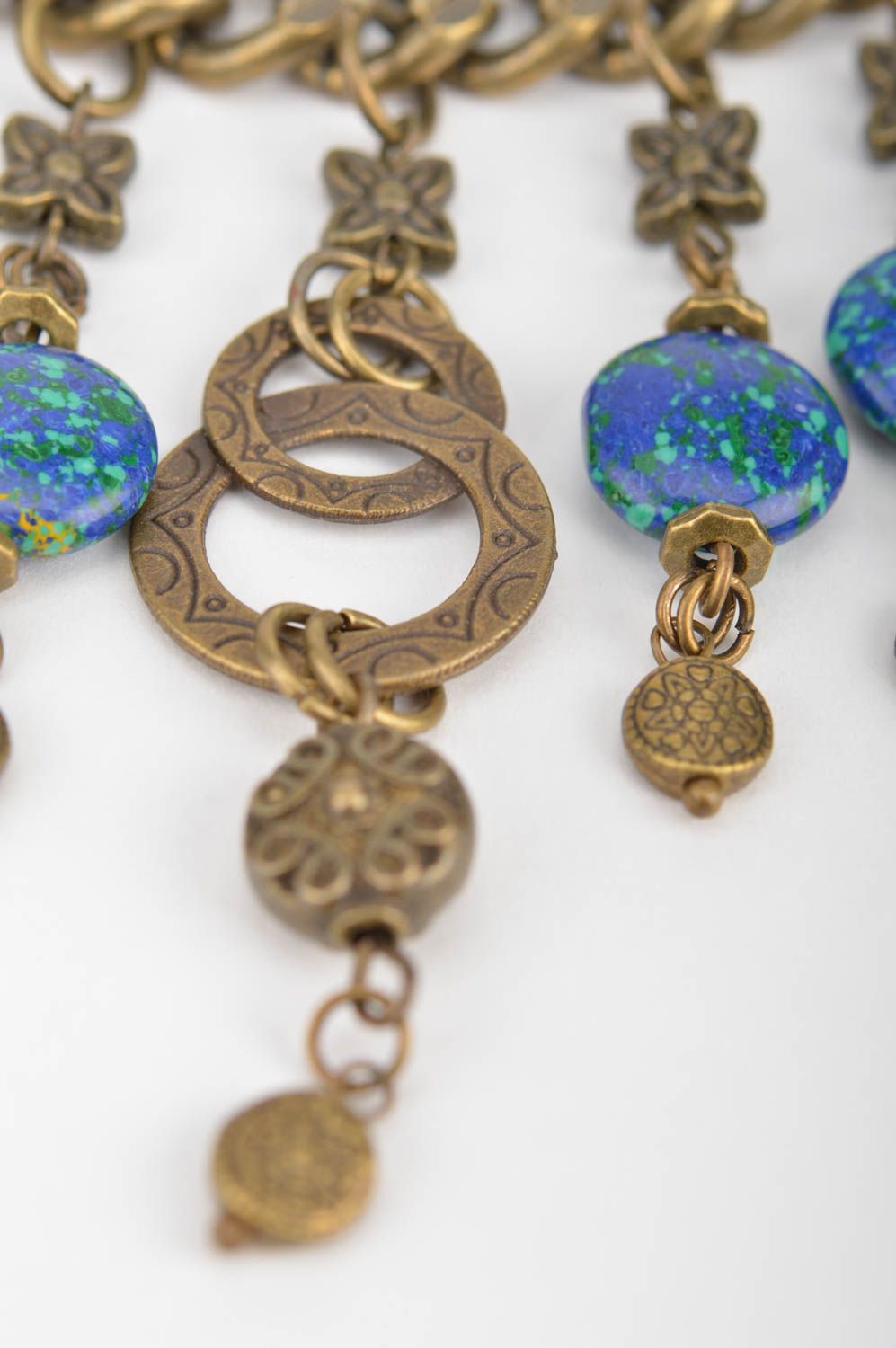 Boucles d'oreilles et collier métalliques avec perles fantaisie faits main photo 4