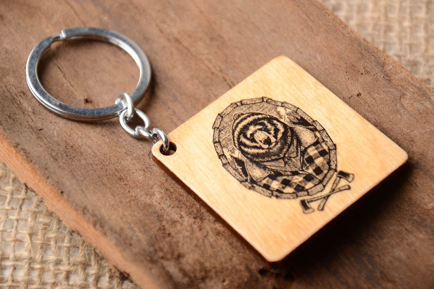 Porte-clé en bois Porte-clef fait main Cadeau original de forme carrée photo 1