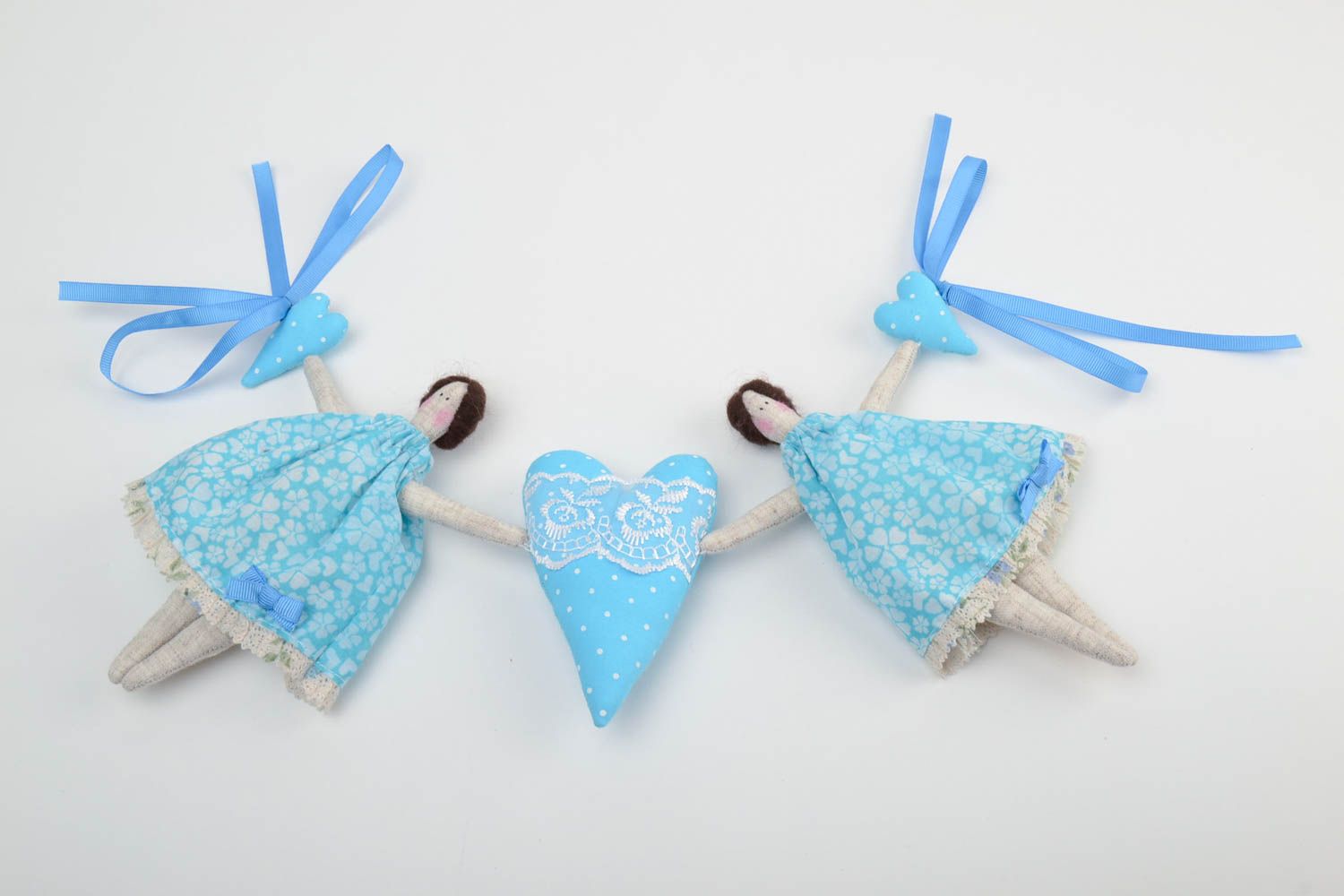 Guirlande de poupées avec coeur en tissus naturels faite main bleu clair photo 2
