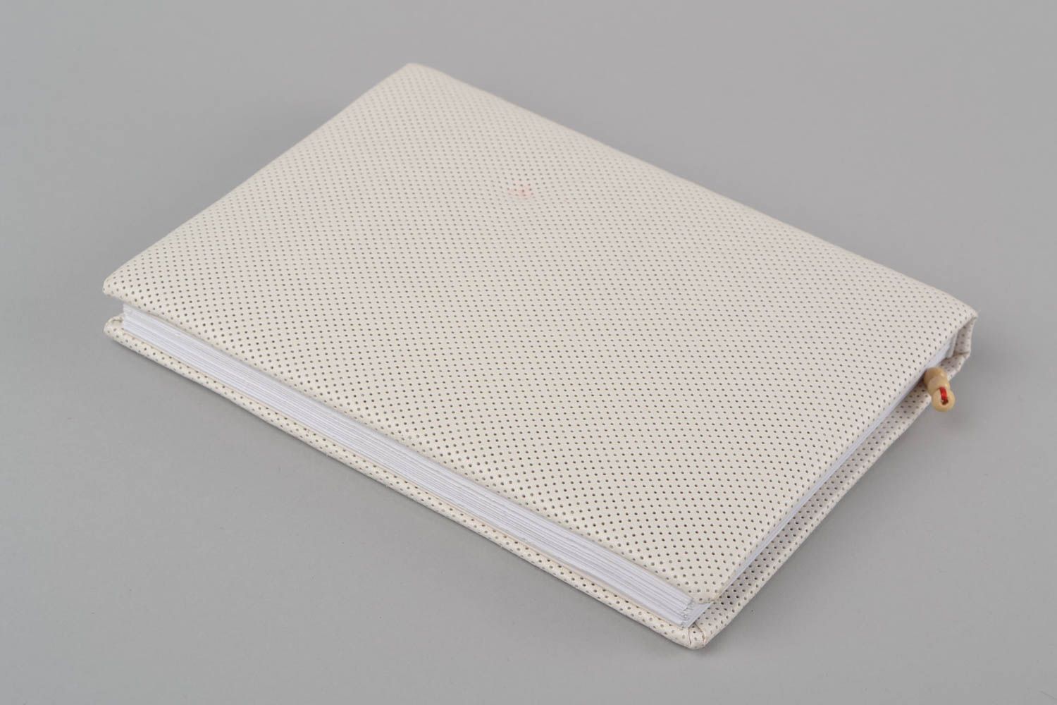 Weißes handmade Scrapbooking Notizbuch mit Ledereinband aus Kunstleder foto 5