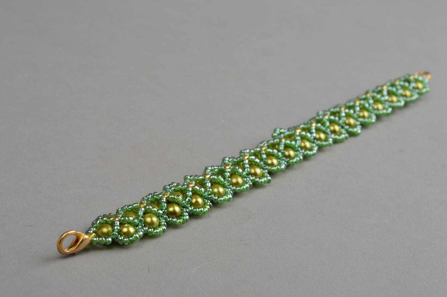Bracelet en perles fantaisie et perles de rocaille fait main Noeuds verts photo 2