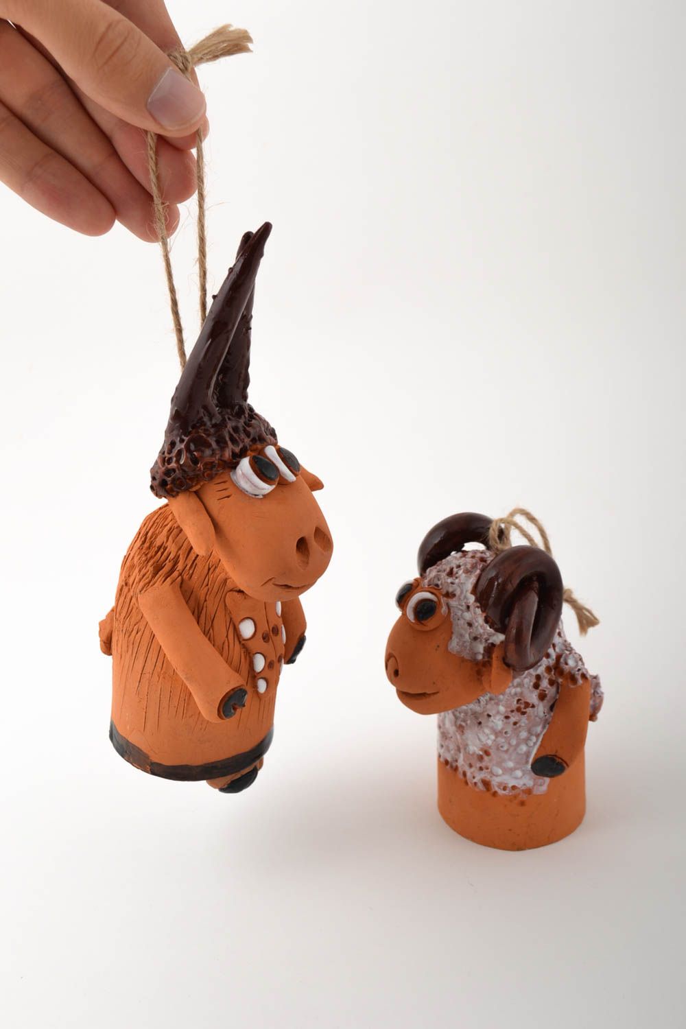 Колокольчики из глины керамика ручной работы фигурки колокольчики коза и баран фото 5