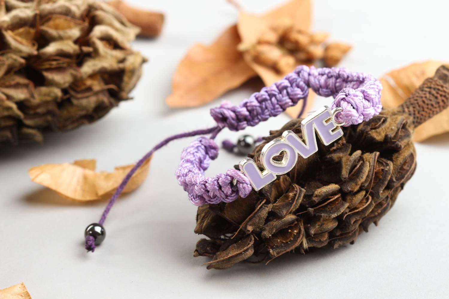Bracelet design Bijou fait main tressé mauve avec mot love Cadeau femme photo 1
