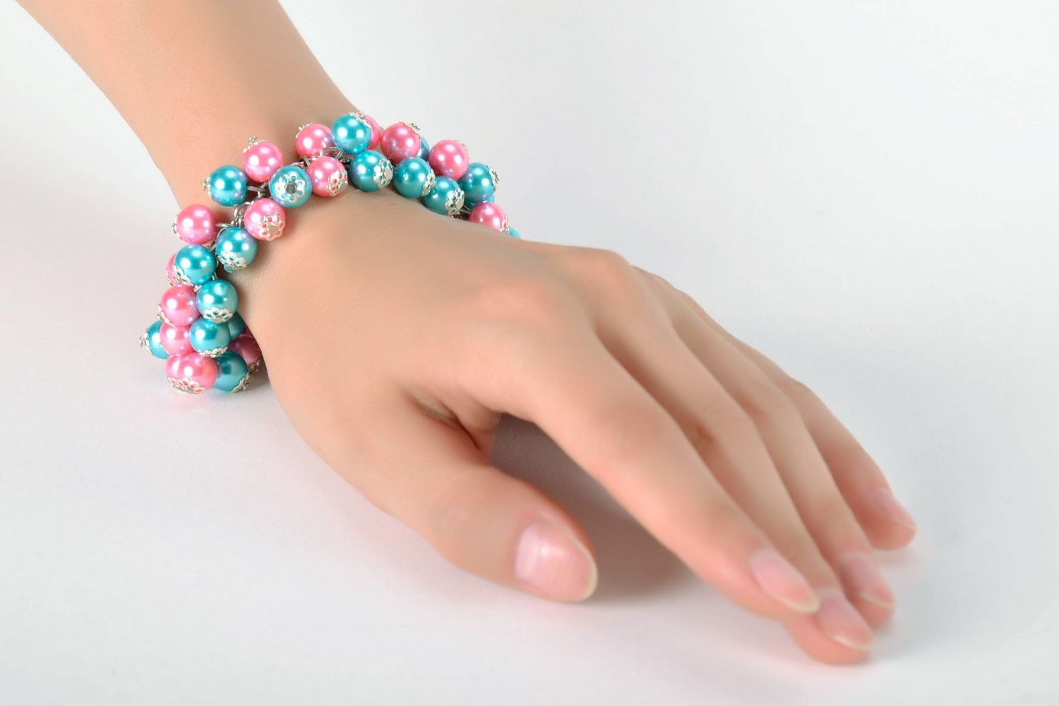 Wrist bracelet with ceramic pearls photo 5