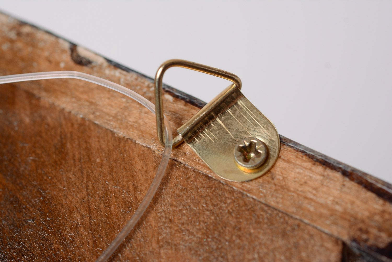 Llavero de madera en técnica de decoupage artesanal con forma de casita claro foto 5