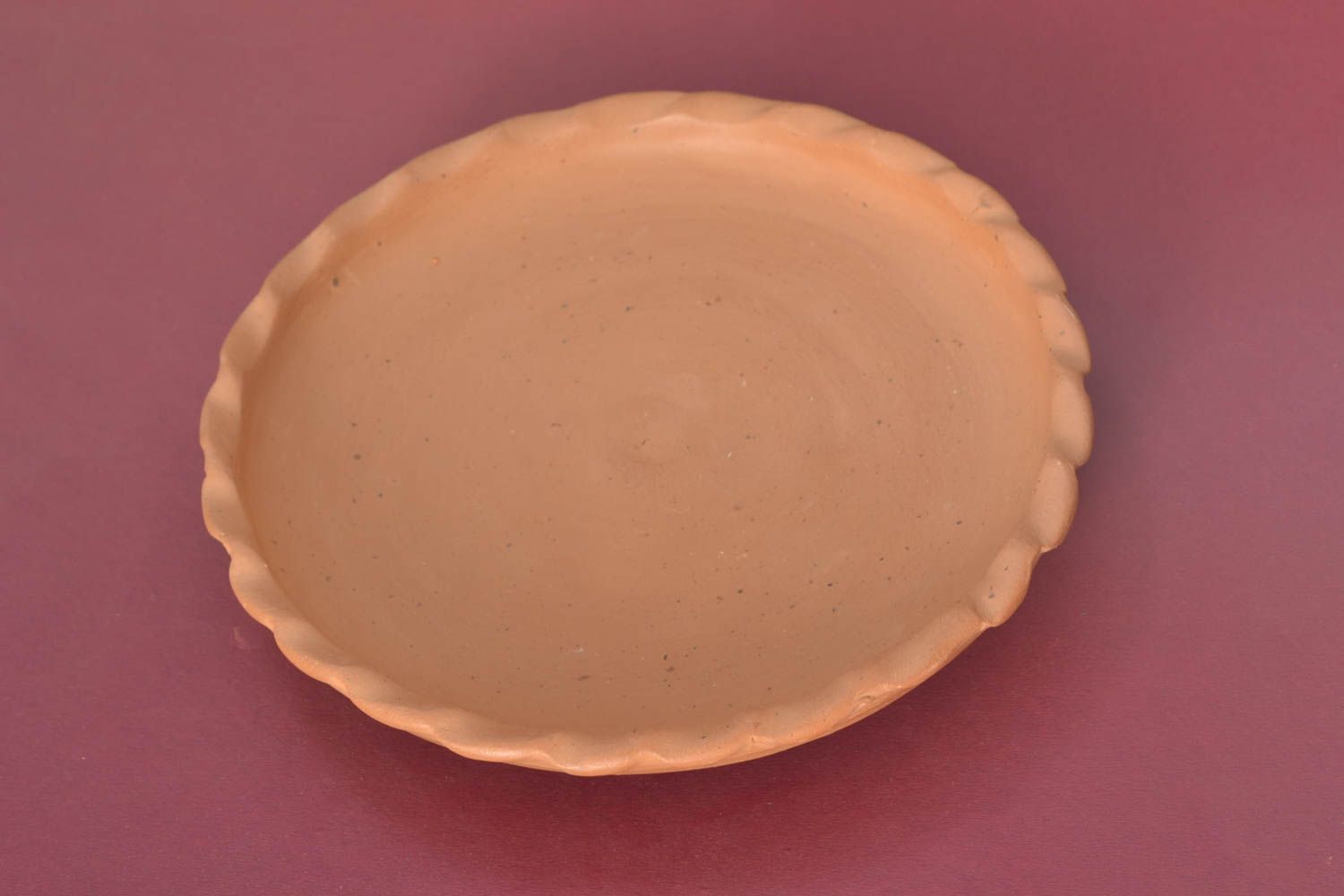 Тарелка из глины в гончарной технике фото 1