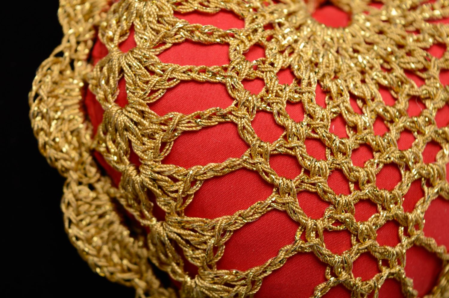 Golden crochet heart photo 3