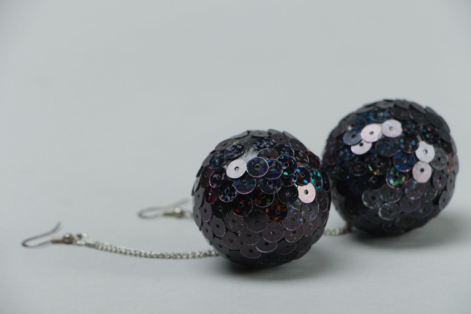 Dangle metal earrings with sequins photo 2