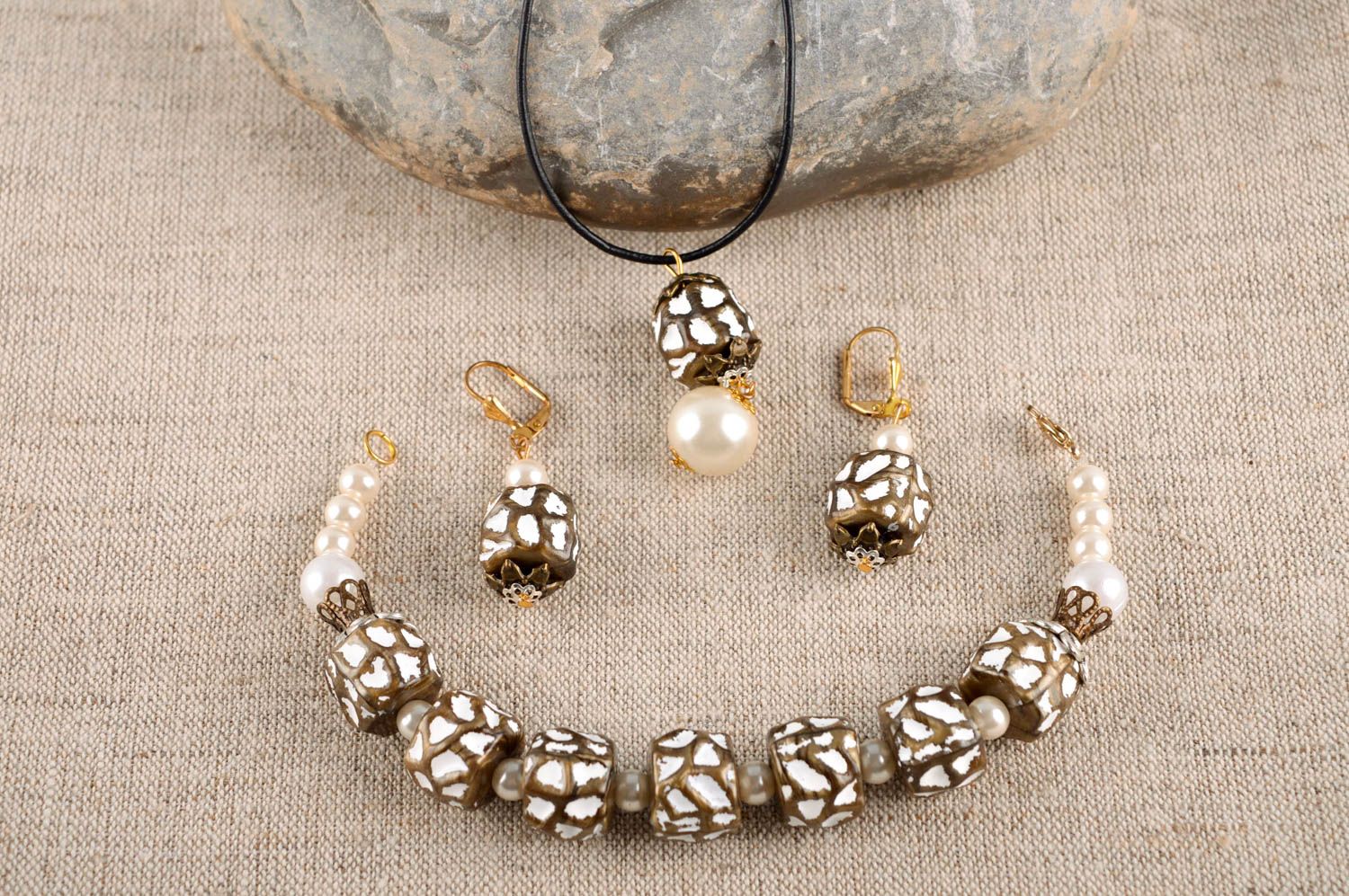 Set of beaded jewelry stylish earrings handmade bracelet ethnic pendant photo 1