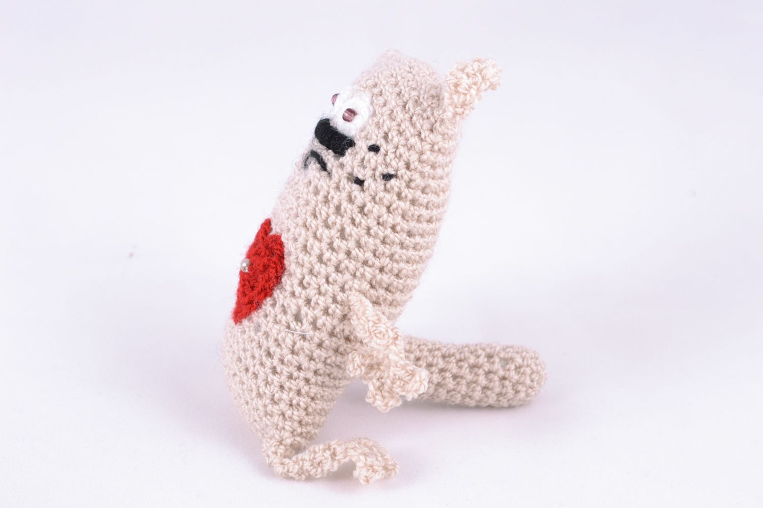 Giocattolo a maglia fatto a mano pupazzo morbido a forma di gatto con cuore foto 4