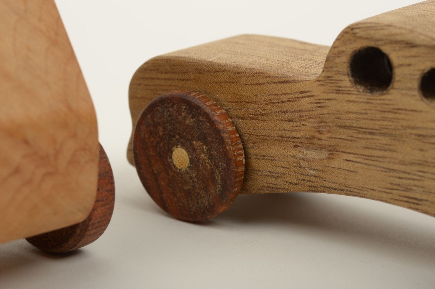 Деревянные машинки игрушки ручной работы игрушки из дерева набор 2 штуки фото 5