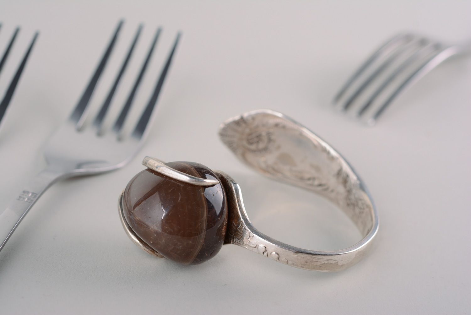 Bracelet en fourchette et pierre naturelle brune fait main insolite pour femme photo 1