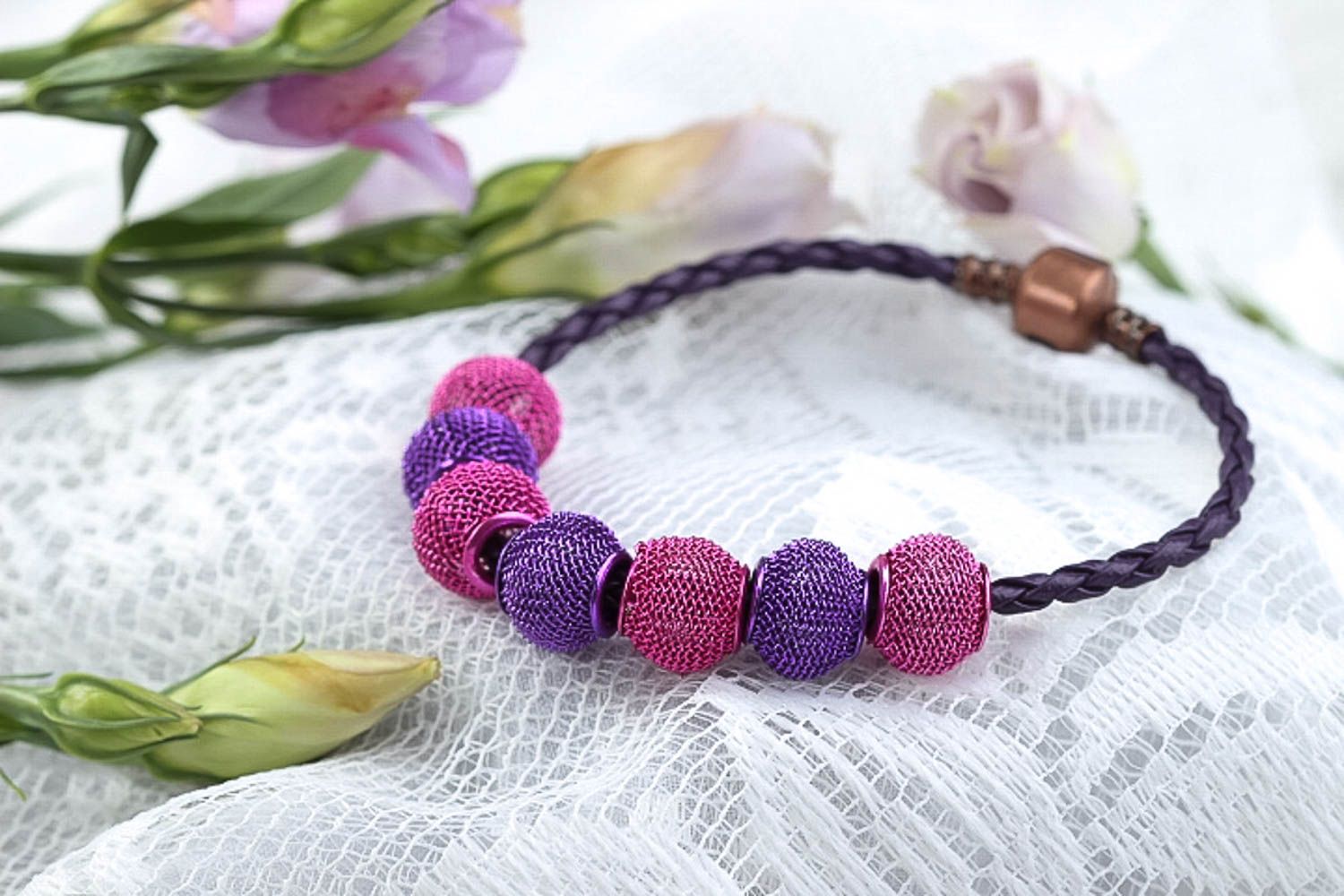 Bracelet cordon tressé Bijou fait main violet design cadeau Accessoire femme photo 1