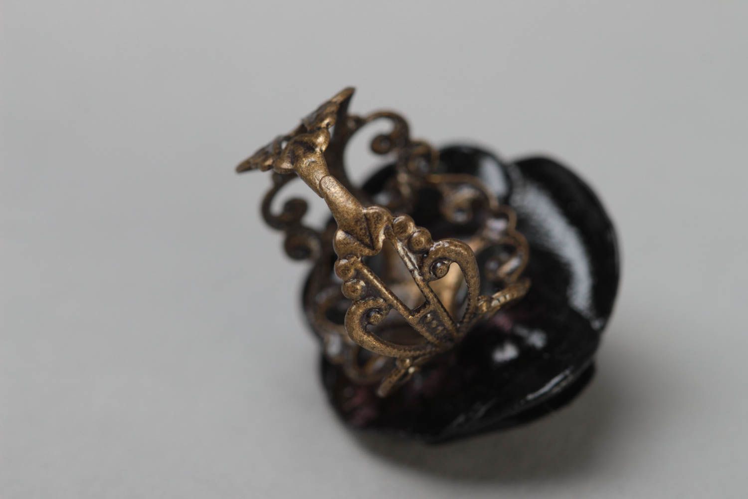 Кольцо из полимерной глины ручной работы с регулируемым размером Черная роза фото 4