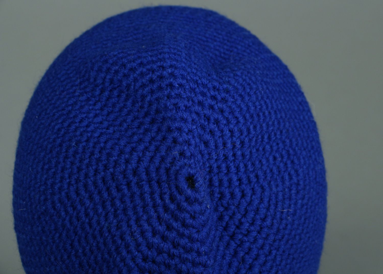 Bonnet tricoté en fils acryliques photo 5