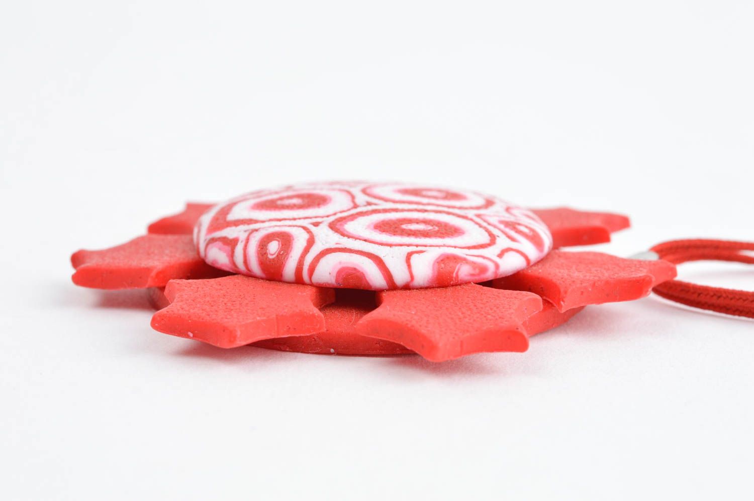 Украшение ручной работы подвеска из пластики красная круглая модная бижутерия фото 2