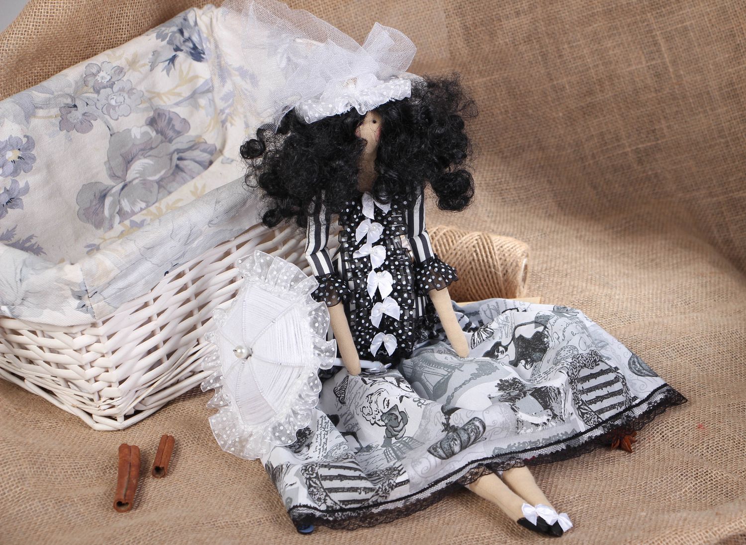 Textil Puppe weiß-schwarz lockig foto 5