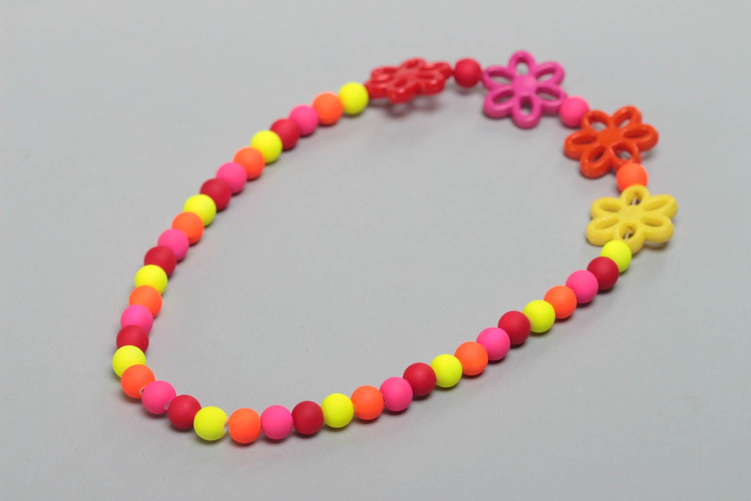 Beautiful bright handmade children's plastic bead necklace with flowers photo 4