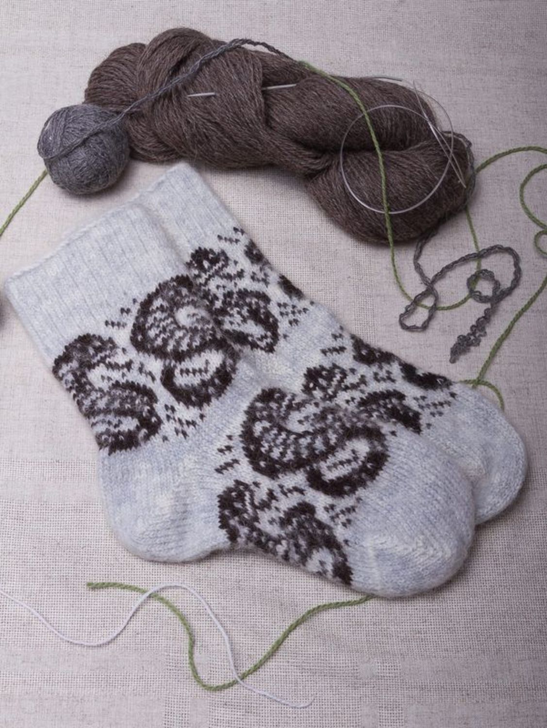 Женские шерстяные носки ручной вязки фото 1