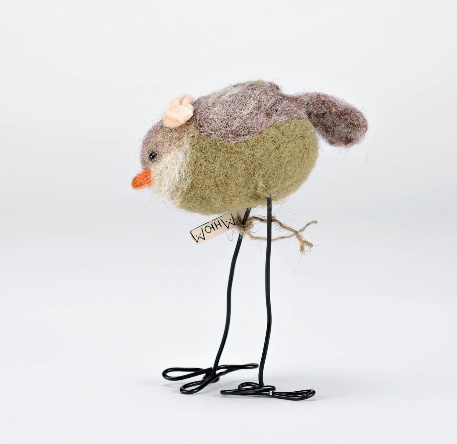 Brinquedo de lã artesanal natural Pássaro com flor foto 5