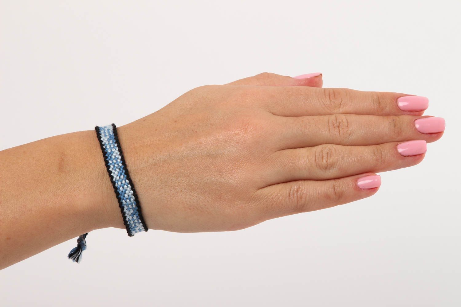 Pulsera artesanal accesorio para mujer pulsera trenzada de hilos azules foto 5