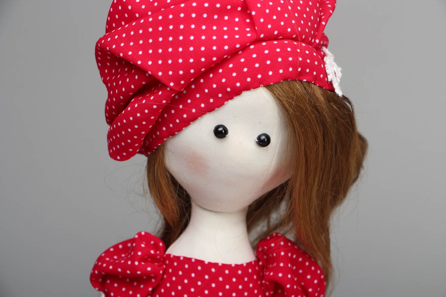 Дизайнерская кукла ручной работы в платье в горошек фото 2