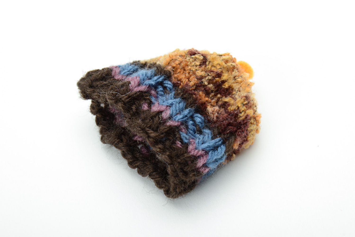 Bonnet pour oeuf de Pâques tricoté avec des aiguilles fait main décor original photo 4