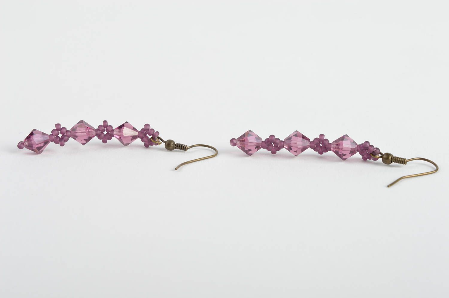 Lange Ohrringe aus Glasperlen lila schön für Frauen künstlerische Handarbeit foto 4