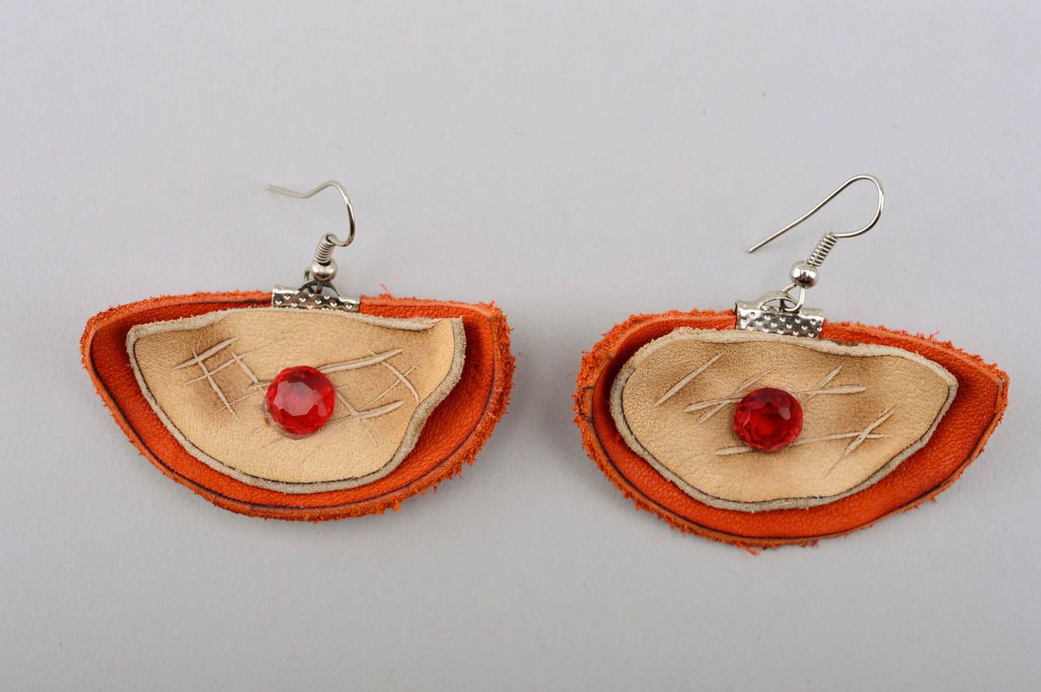 Украшение ручной работы женские серьги с подвесками оранжевые серьги из кожи фото 2